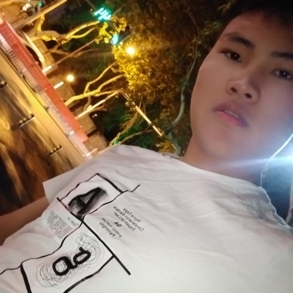 独特碧影的照片