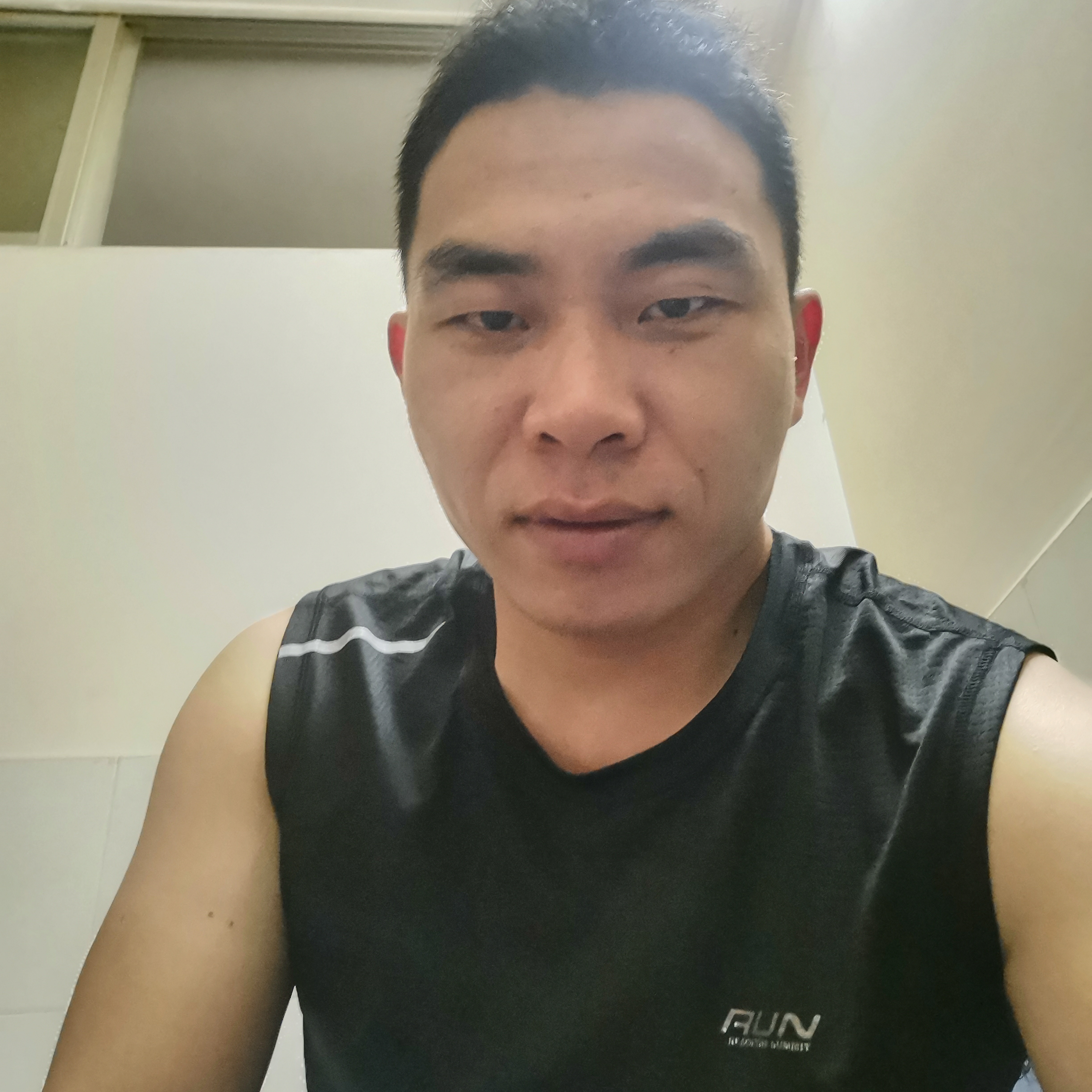 帽子错落的照片
