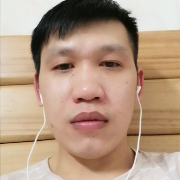 贤惠踢钢笔的照片