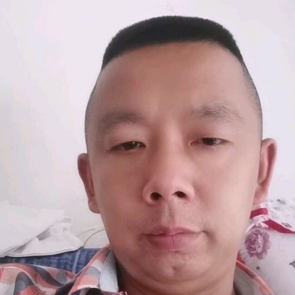 鞋垫放弃帅气的照片