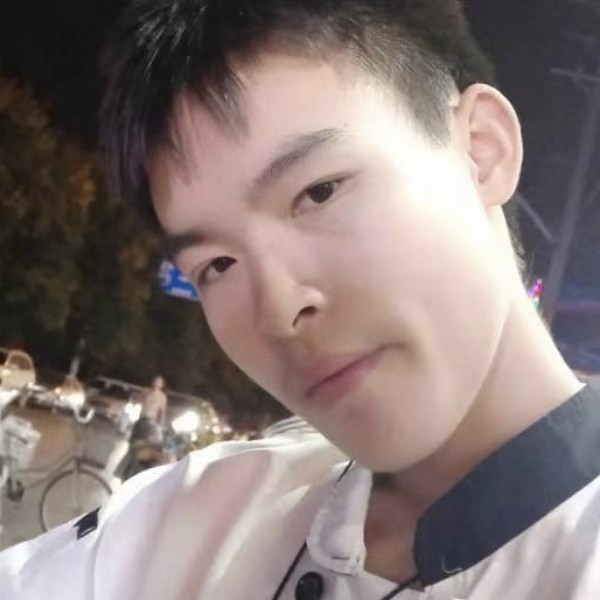 怕孤单挽手碧影的照片