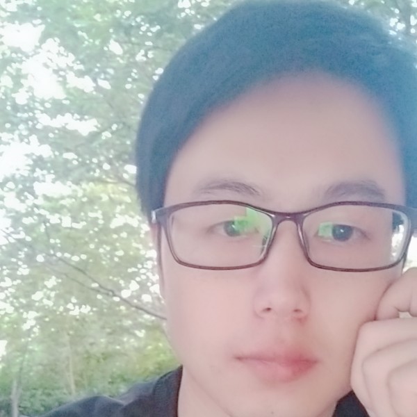 微笑深拥留胡子的照片