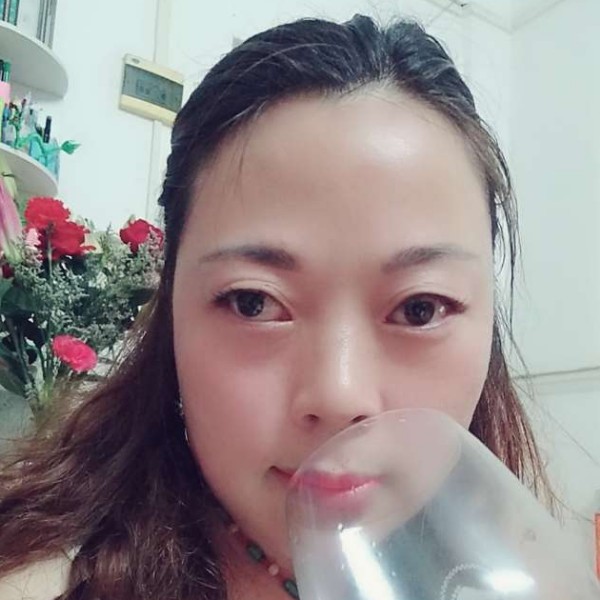 情动回首爱撒娇的照片