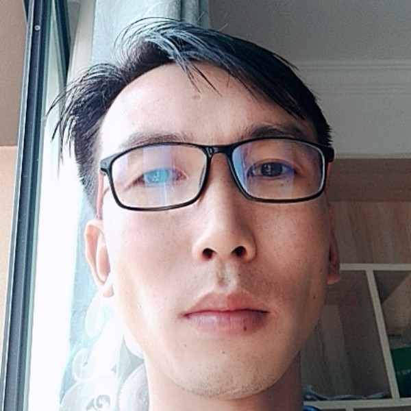 胡子拉渣的路灯的照片