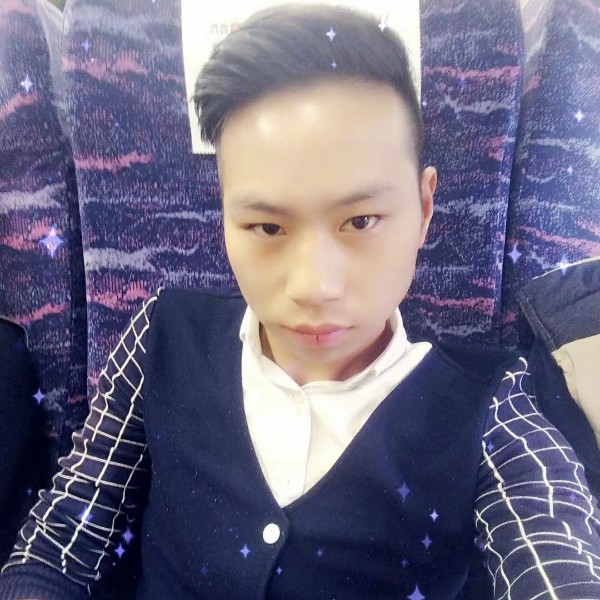 青栀英勇的照片