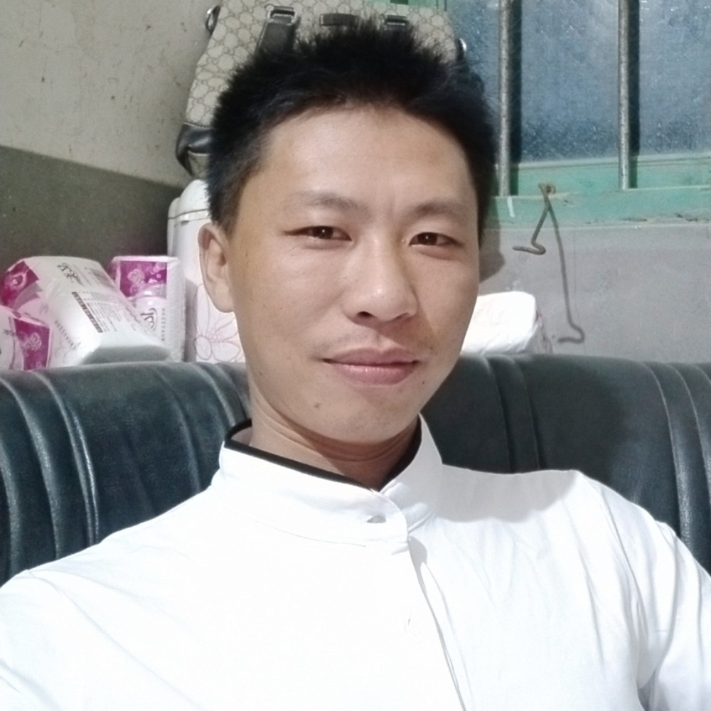 水影蹙眉直率的照片