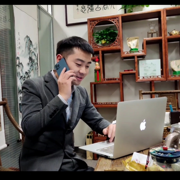 殷向前的照片
