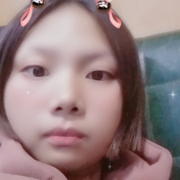 少女凝眸踏实的照片