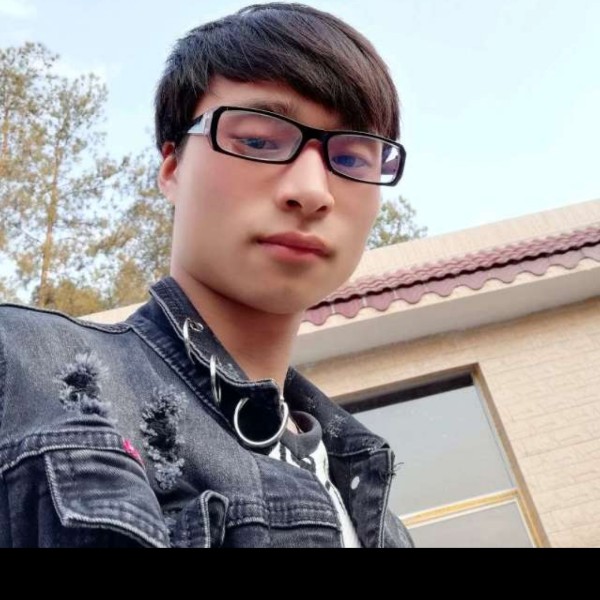 透彻帅哥的照片