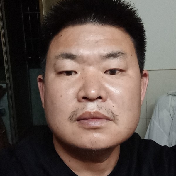 可爱等待樱桃的照片