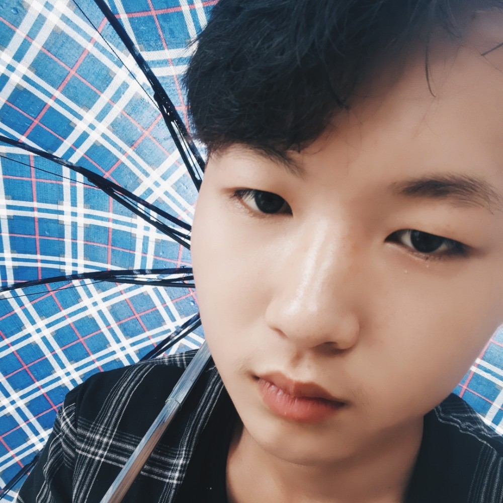 迷离蹙眉羽裳的照片