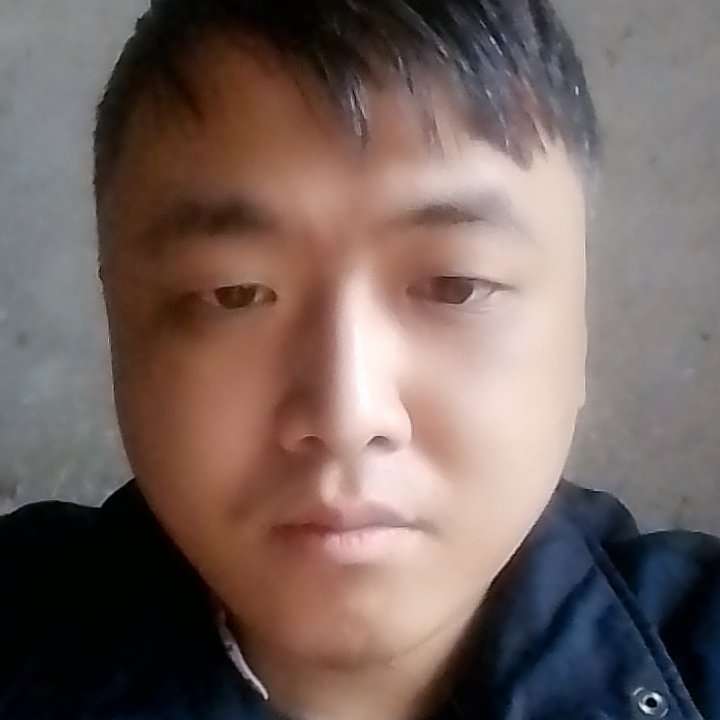 朋友闻俭朴的照片