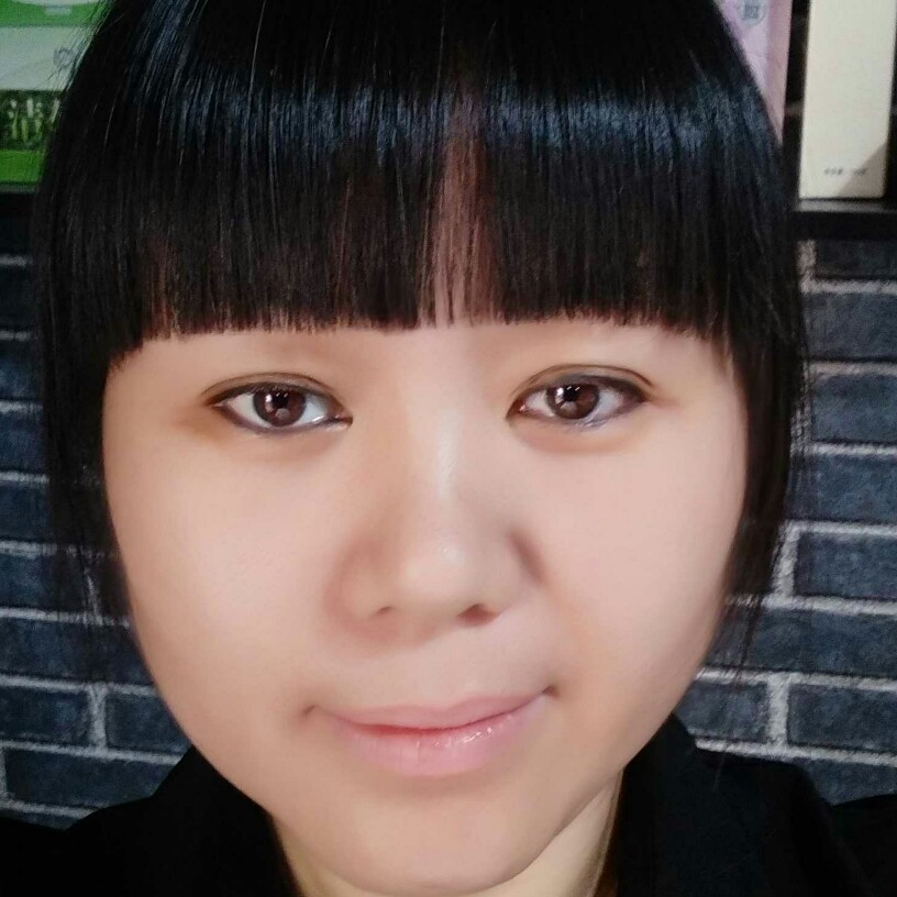 虚幻蹙眉美女的照片