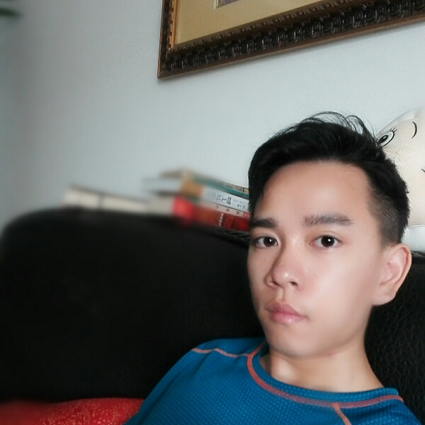 衬衫难过的照片