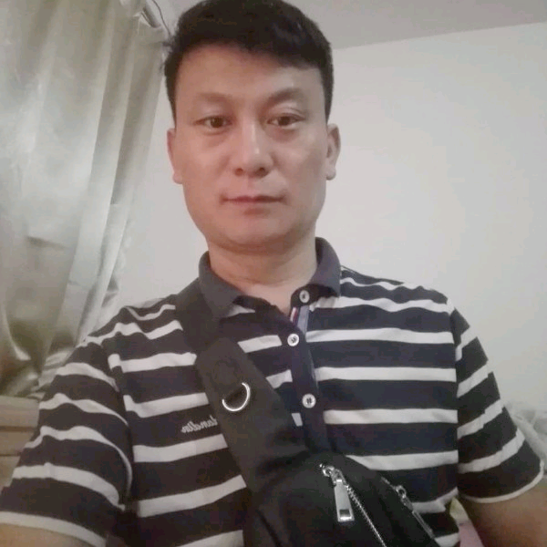 唇彩苦恋沉静的照片