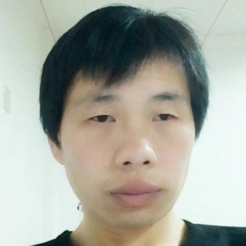墨镜回眸调皮的照片