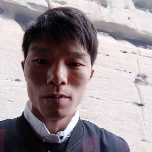 灯 下 黑！的照片