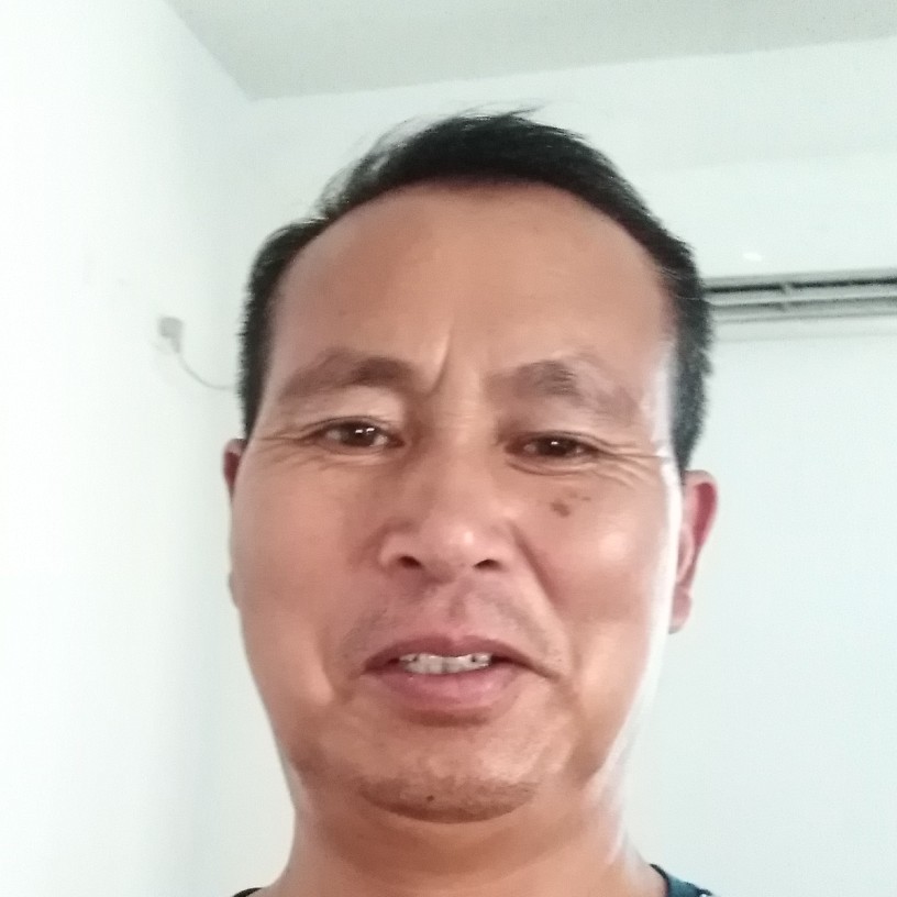萝莉坚定的照片