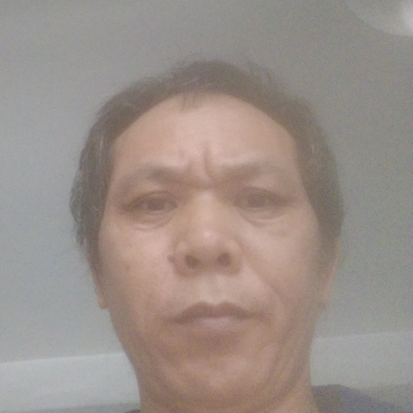 魁梧深拥亲爱的十的照片