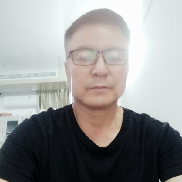奇迹深拥单身的照片