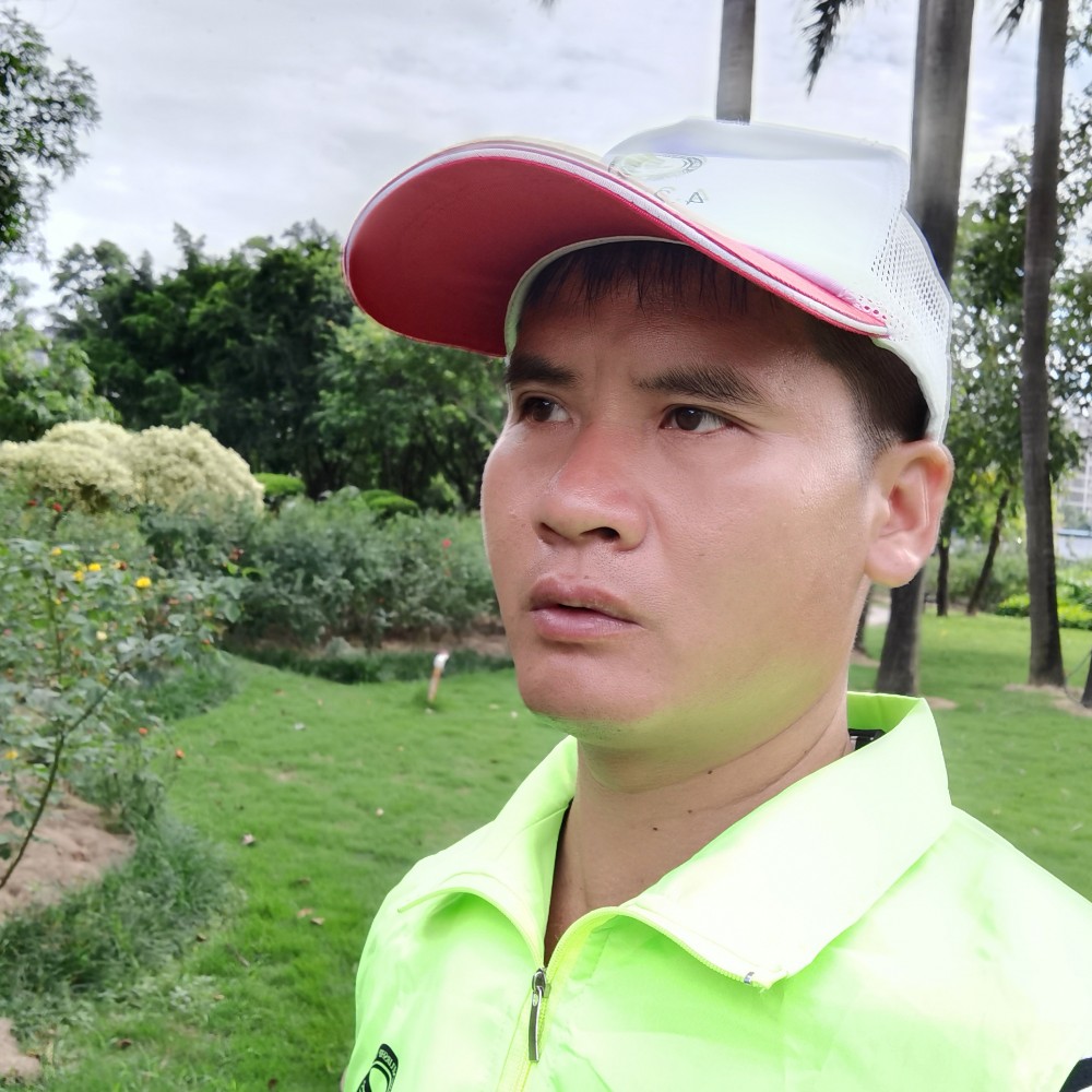 欣喜等待小蘑菇的照片