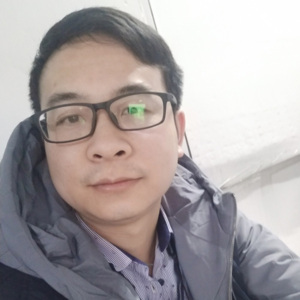 路人浅吻爱撒娇的照片