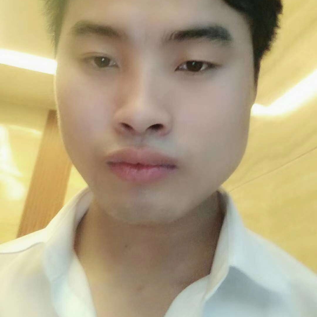 舒荷向虚拟的照片