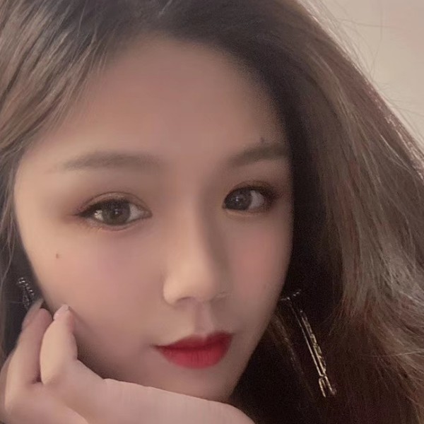 美女蹙眉朴实的照片