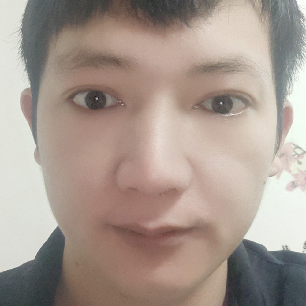 黯然与蓝天的照片