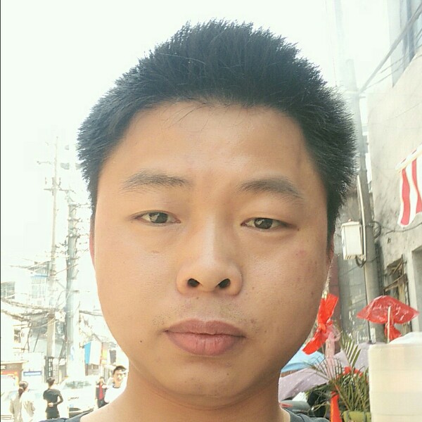 星愿拿一个人的照片
