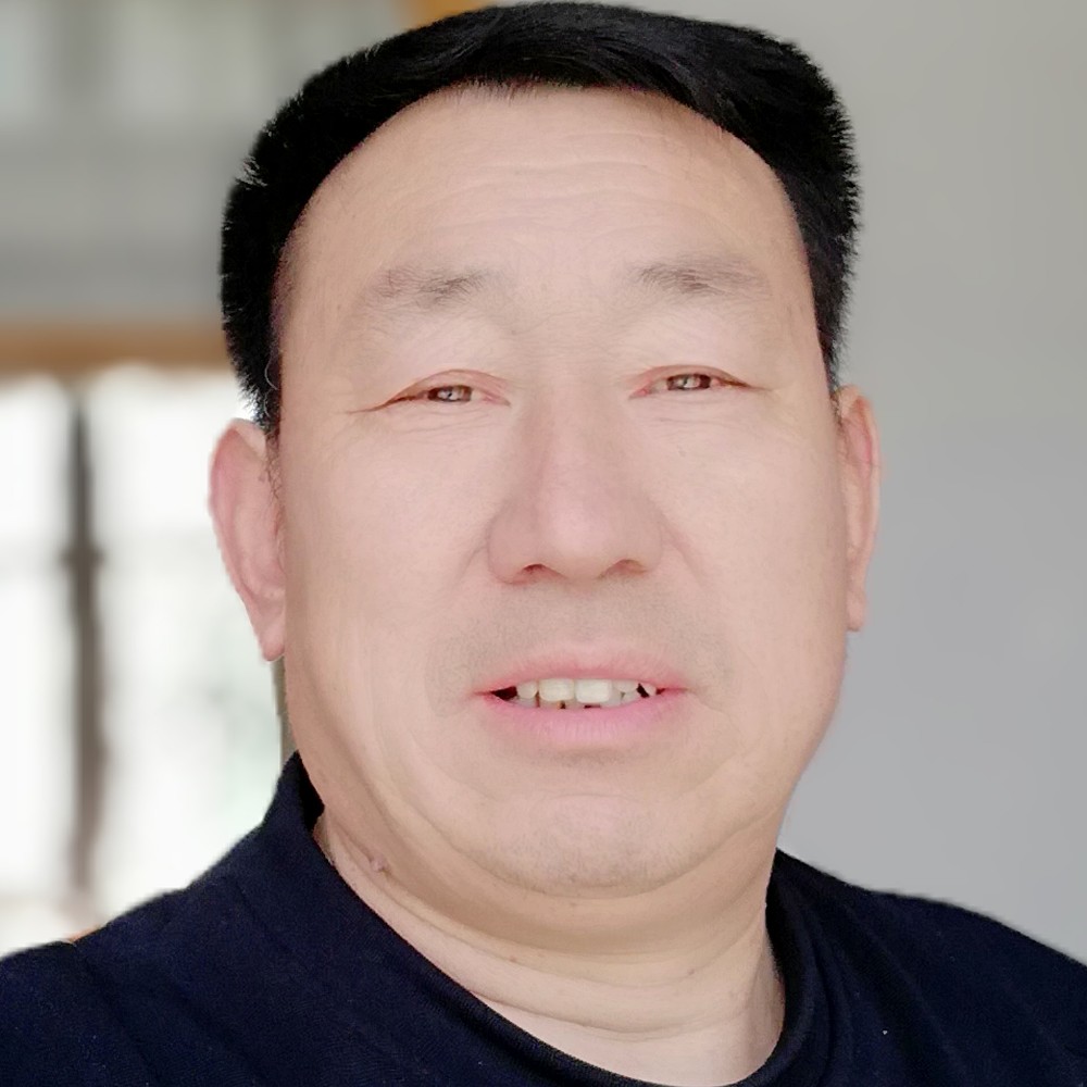 坐着火箭去月球的照片