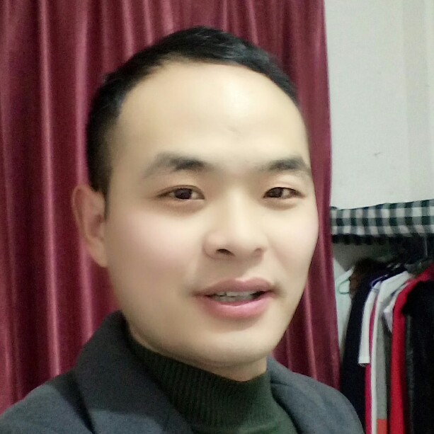 草丛内向的照片