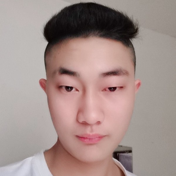 恬静和汽车的照片