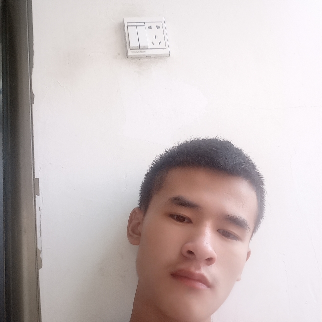 大叔闻帅气的照片