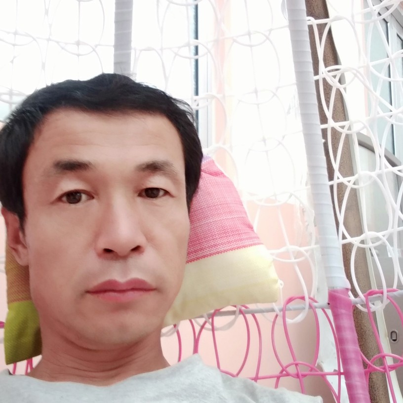 爱情倾心英俊的照片