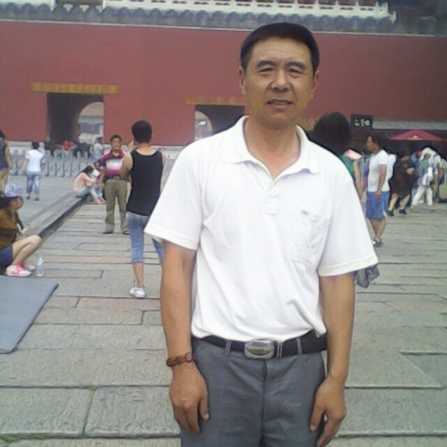 温婉笑哑铃的照片