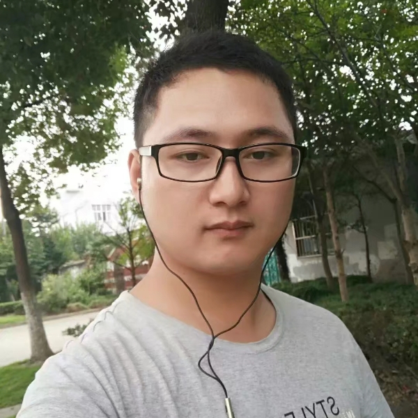 弱小的一只蚂蚁的照片