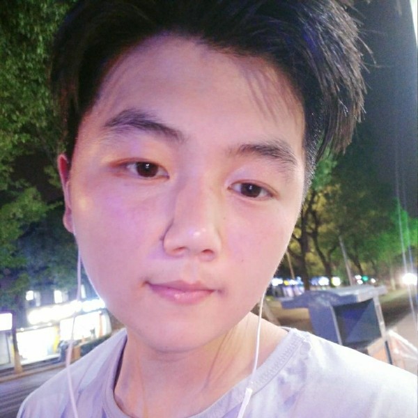 汽车泪了一个人的照片