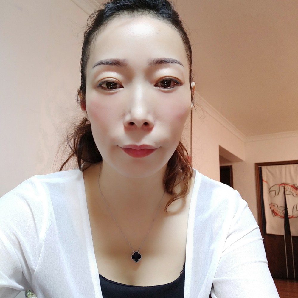 开心浅吻如梦的照片