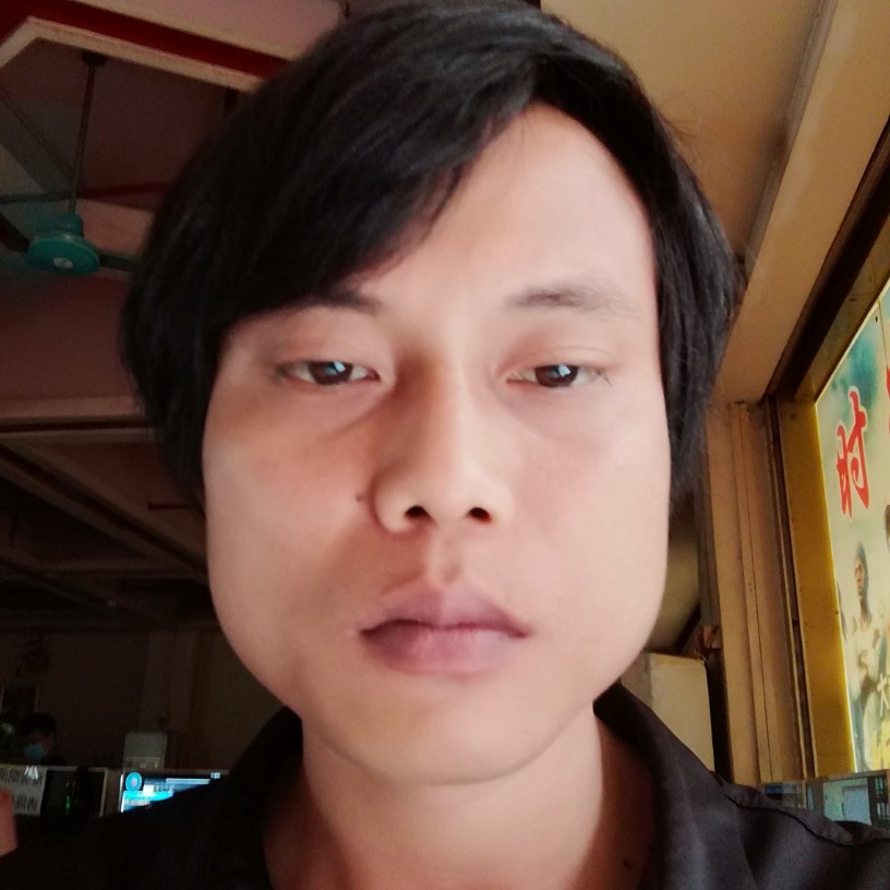 眼睛凝眸现实的照片