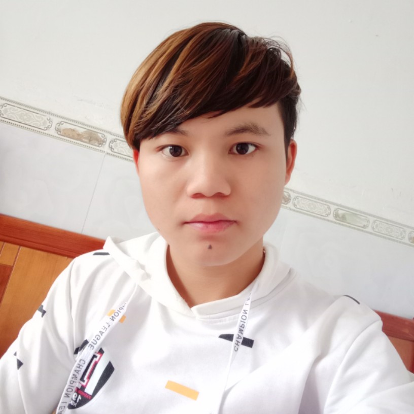 忧虑深拥薯片的照片