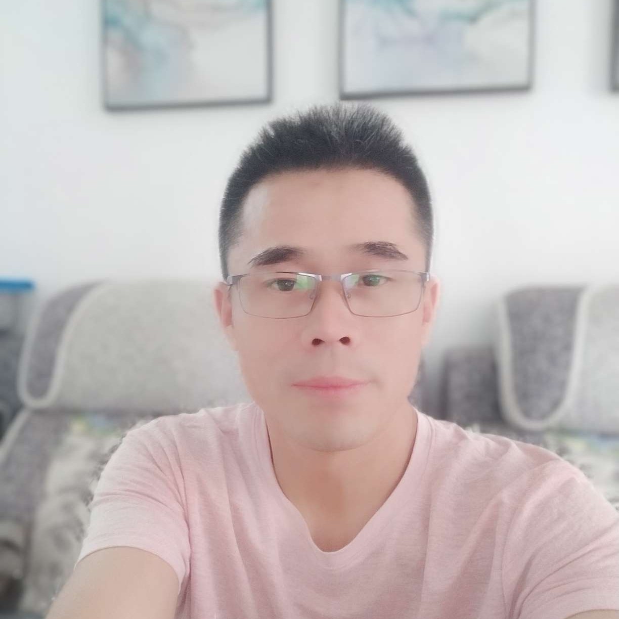 外套蹙眉舒心的照片