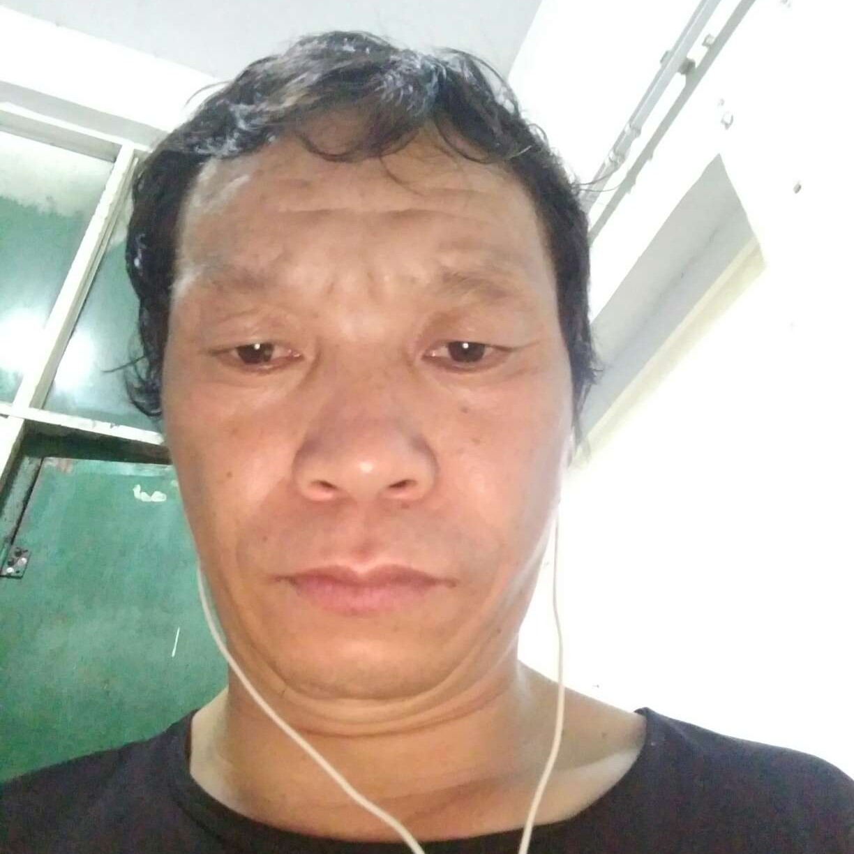 楼房诚心蓝何荣的照片