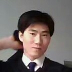 墙角的精灵的照片