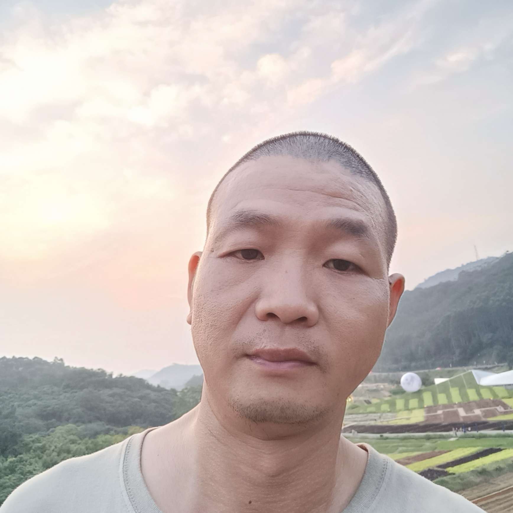 很丑的老男人的照片