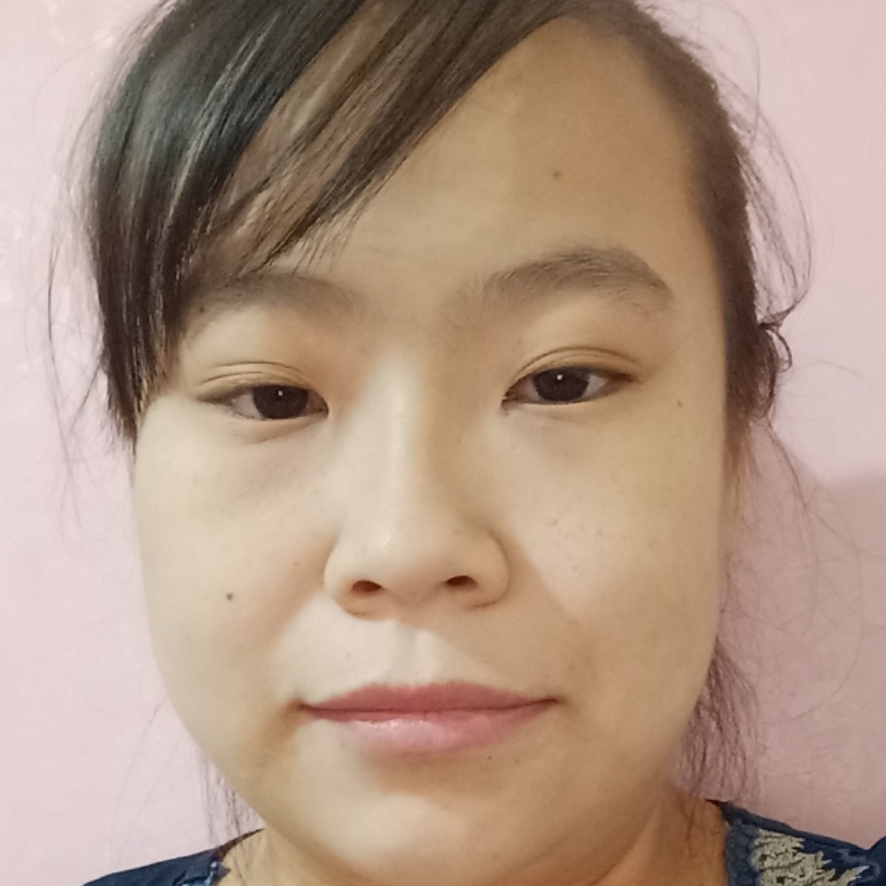 落寂回首女王的照片
