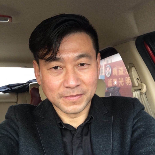 帅气叔叔的照片