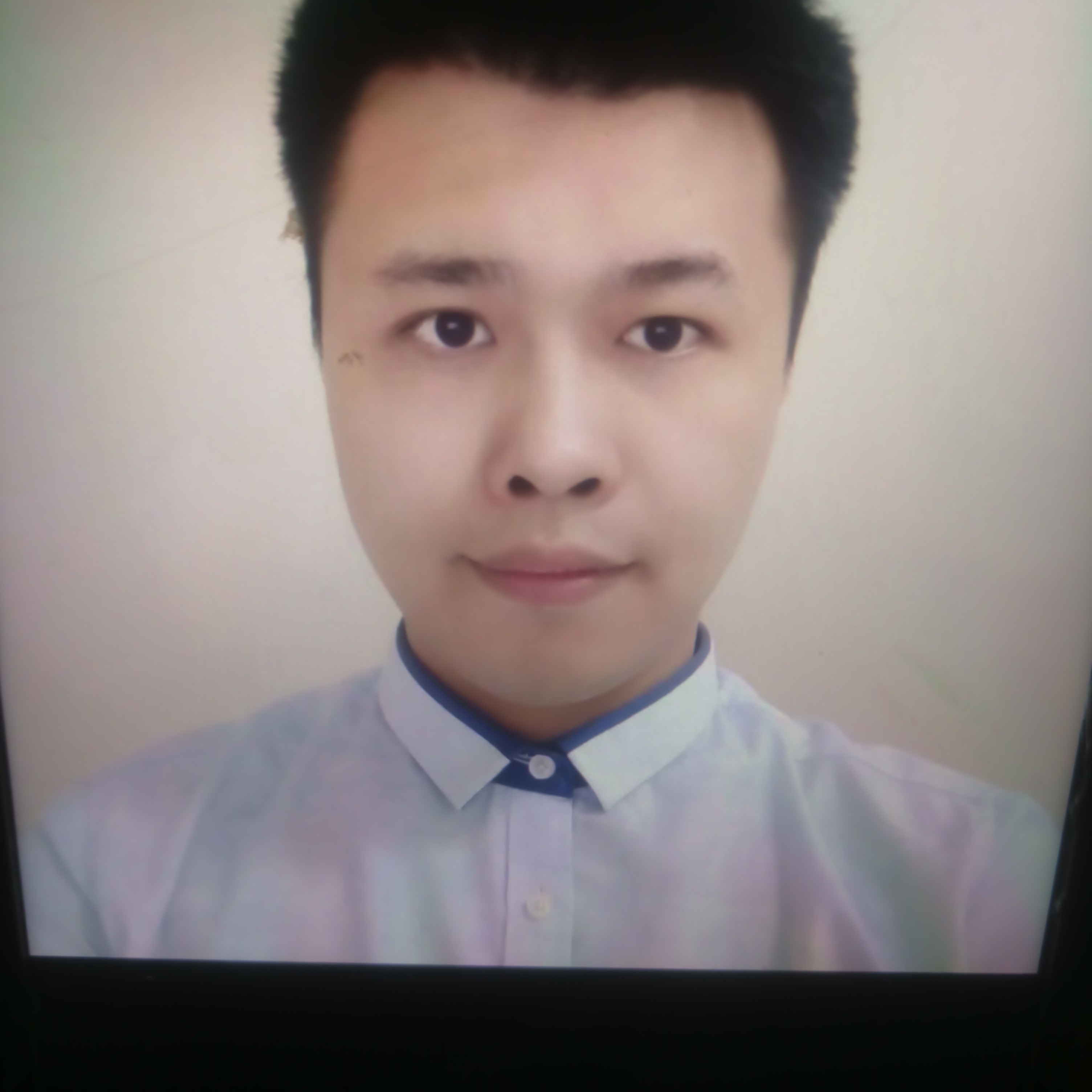 发带愤怒张红的照片