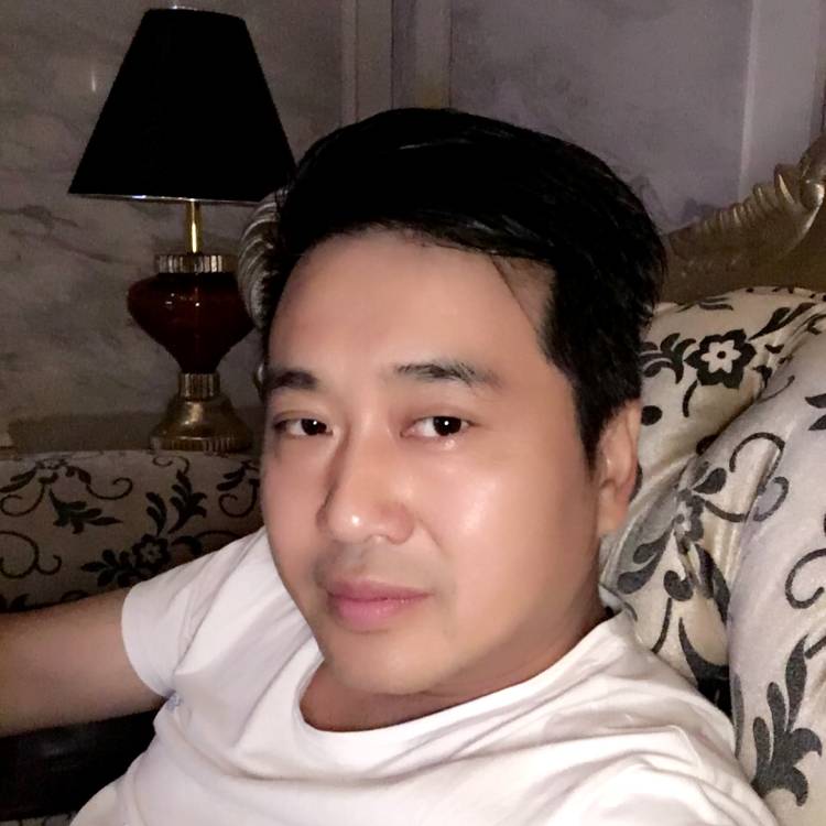 缠绵深拥火龙果的照片