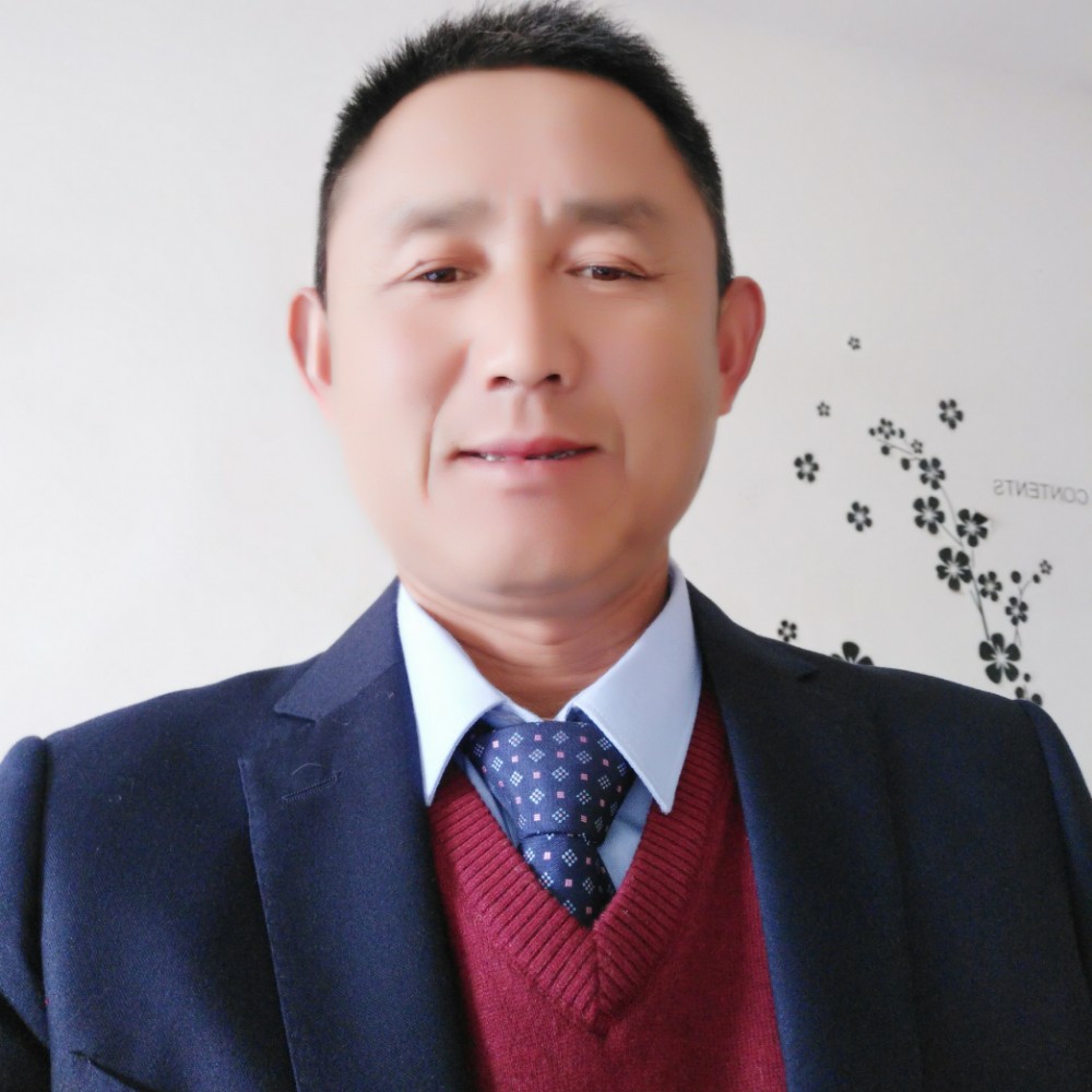 年轻方魔镜的照片